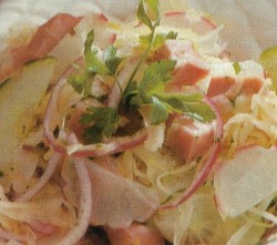 Sonkás savanyúkáposzta-saláta